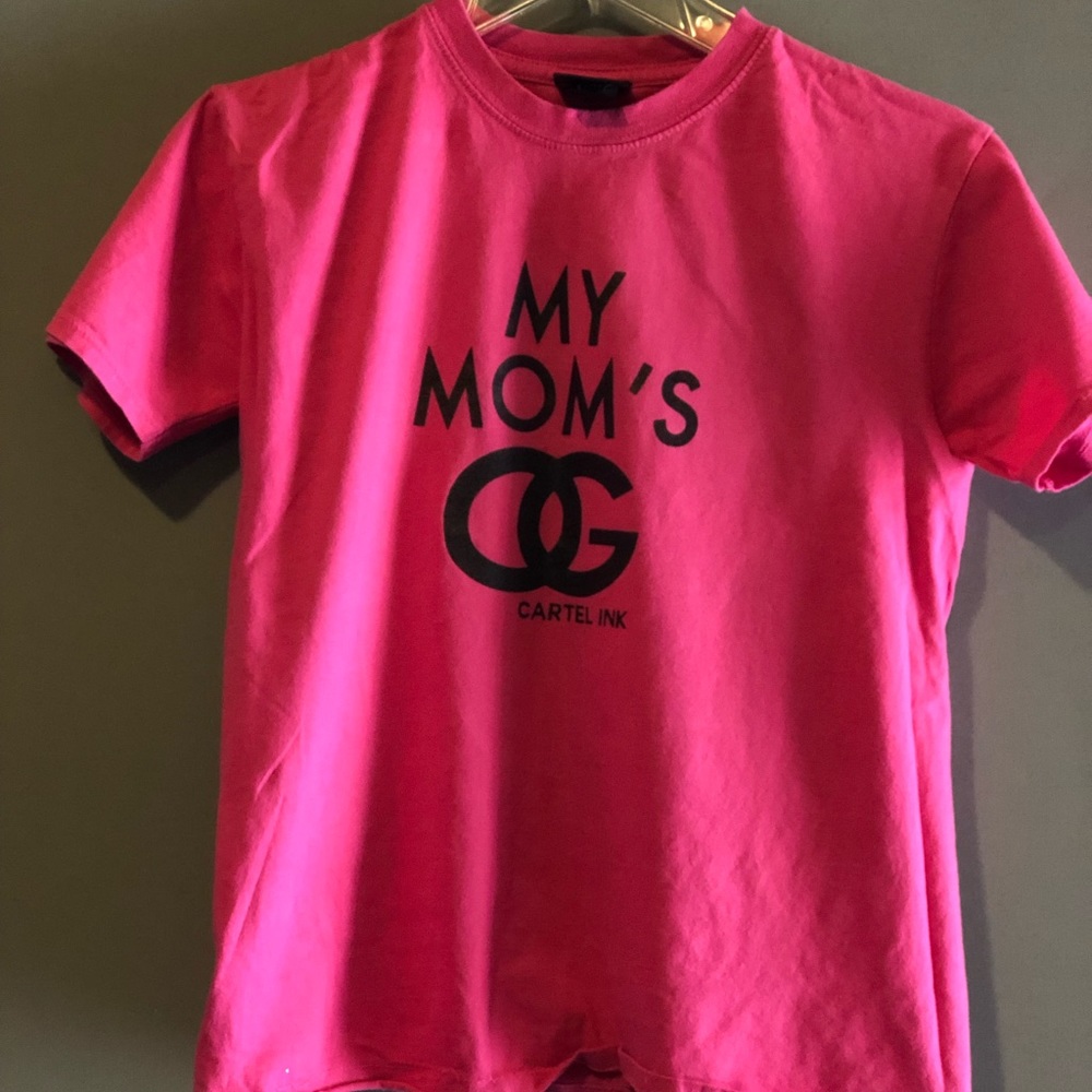 Pink mom's an og shirt